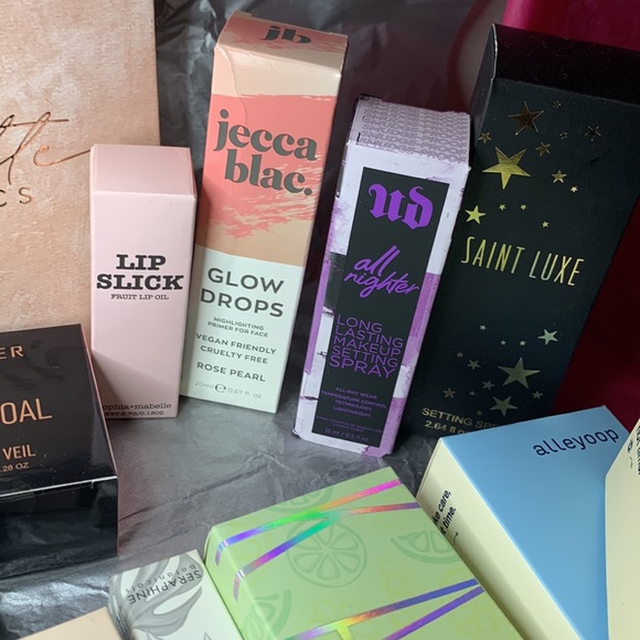 Makeup super set Urban Decay, Milk, Saint Luxe… - Picture 3 of 14